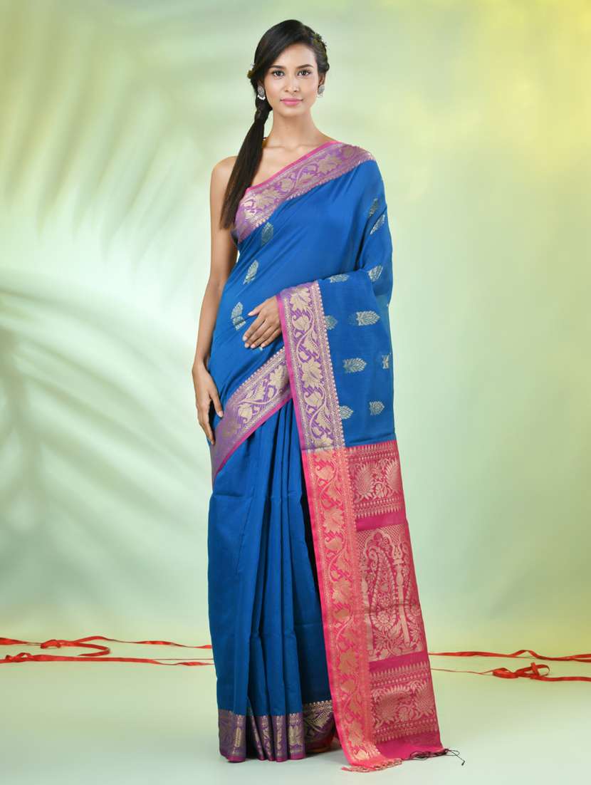 women self design bordered saree with blouse