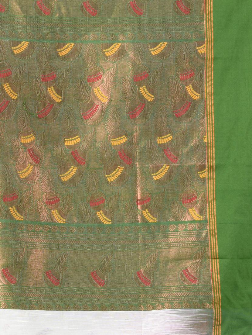 women white handloom saree with blouse - 21839487 - Standard Image - 4
