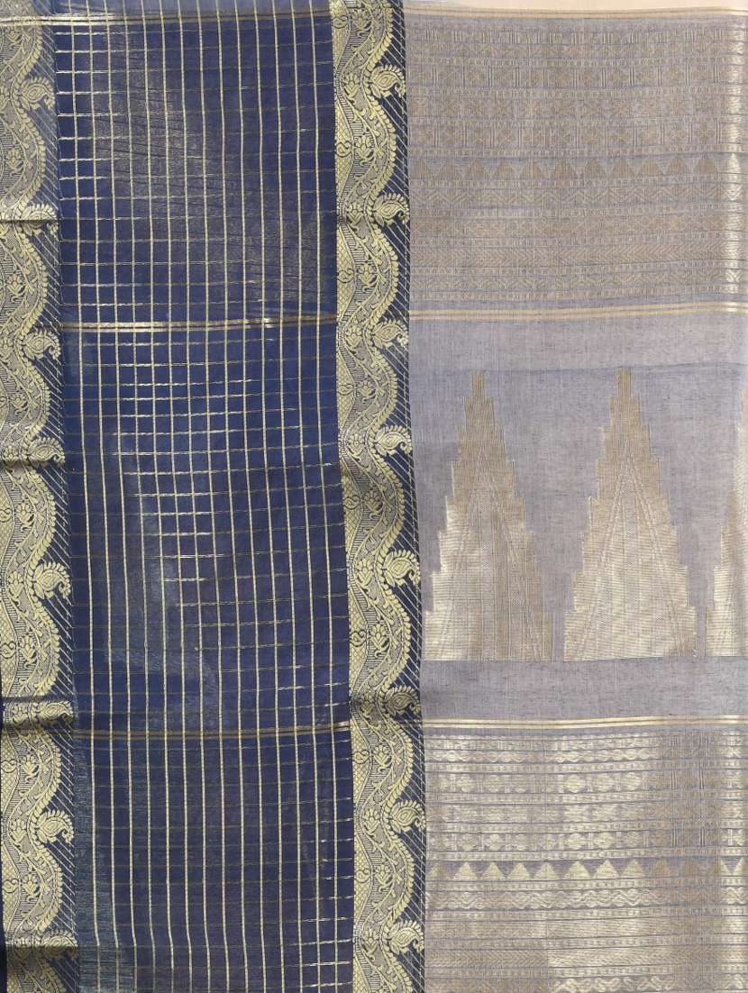 women self design bordered saree - 21839522 - Standard Image - 4