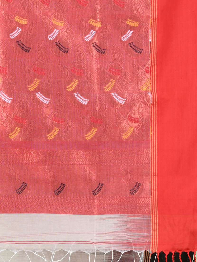 women self design handloom saree with blouse - 21839529 - Standard Image - 4