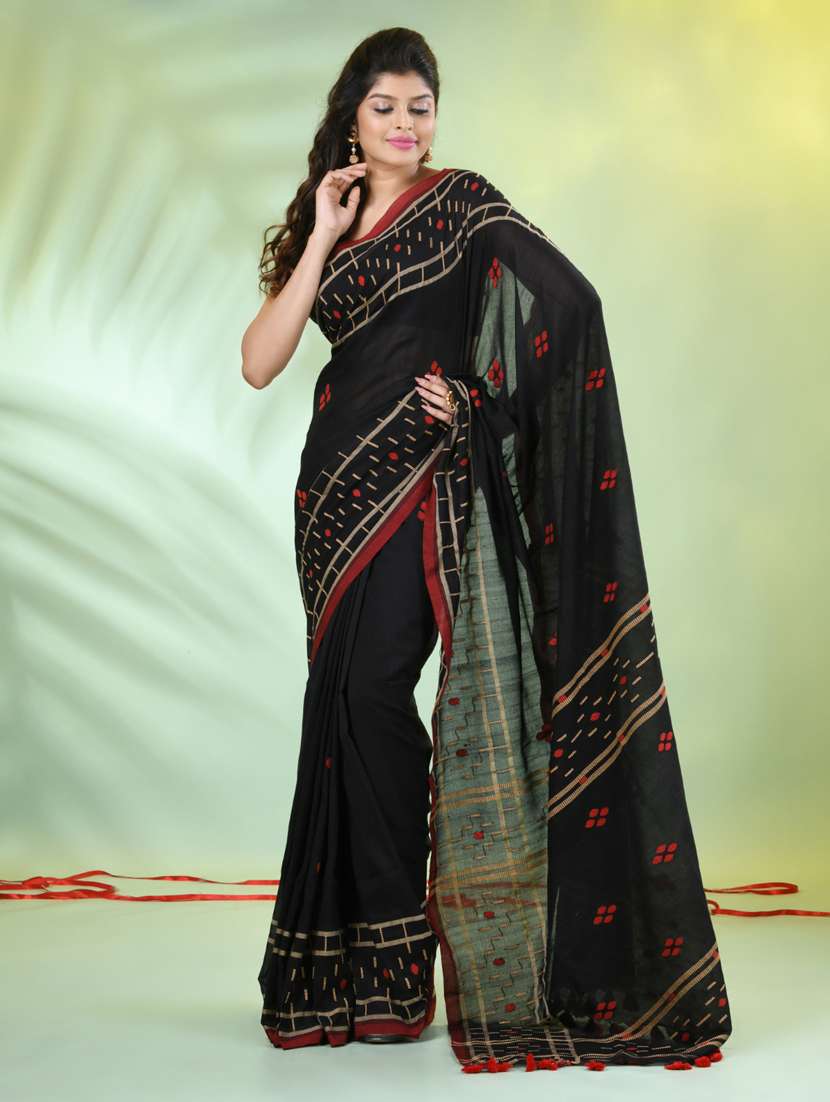 women self design handloom saree with blouse - 21839556 - Zoom Image - 0