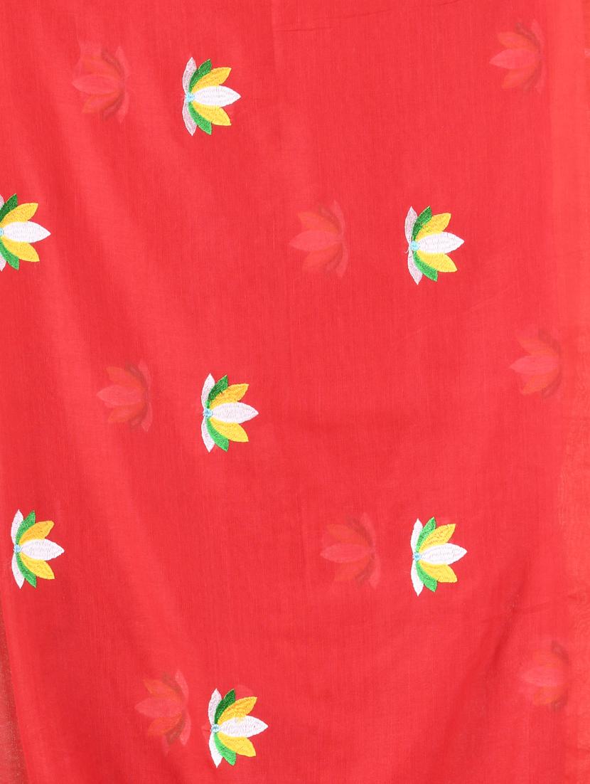 women red embroidered saree with blouse - 21839563 - Standard Image - 4