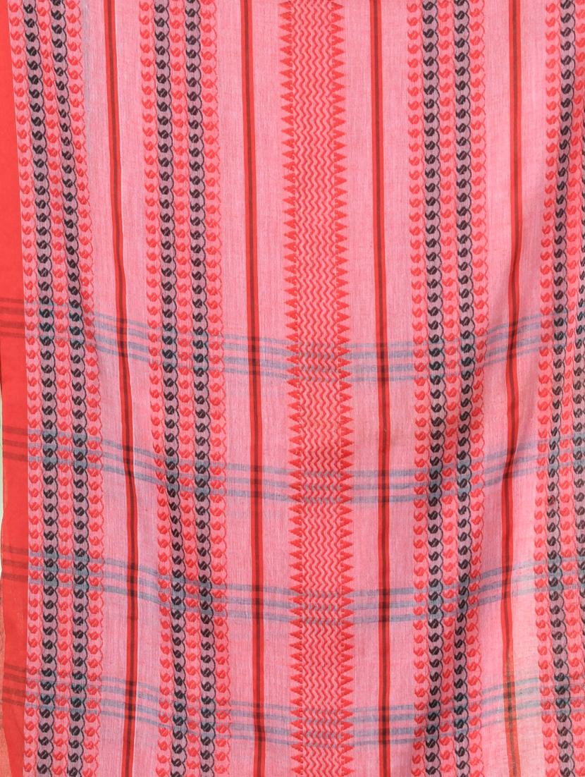 women red handloom saree with blouse - 21839579 - Standard Image - 4