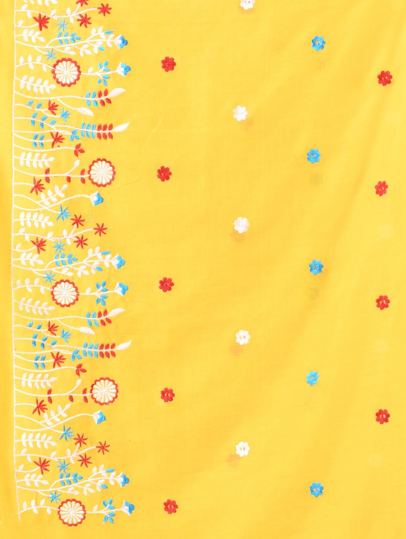 women yellow embroidered saree with blouse - 21839596 - Standard Image - 4