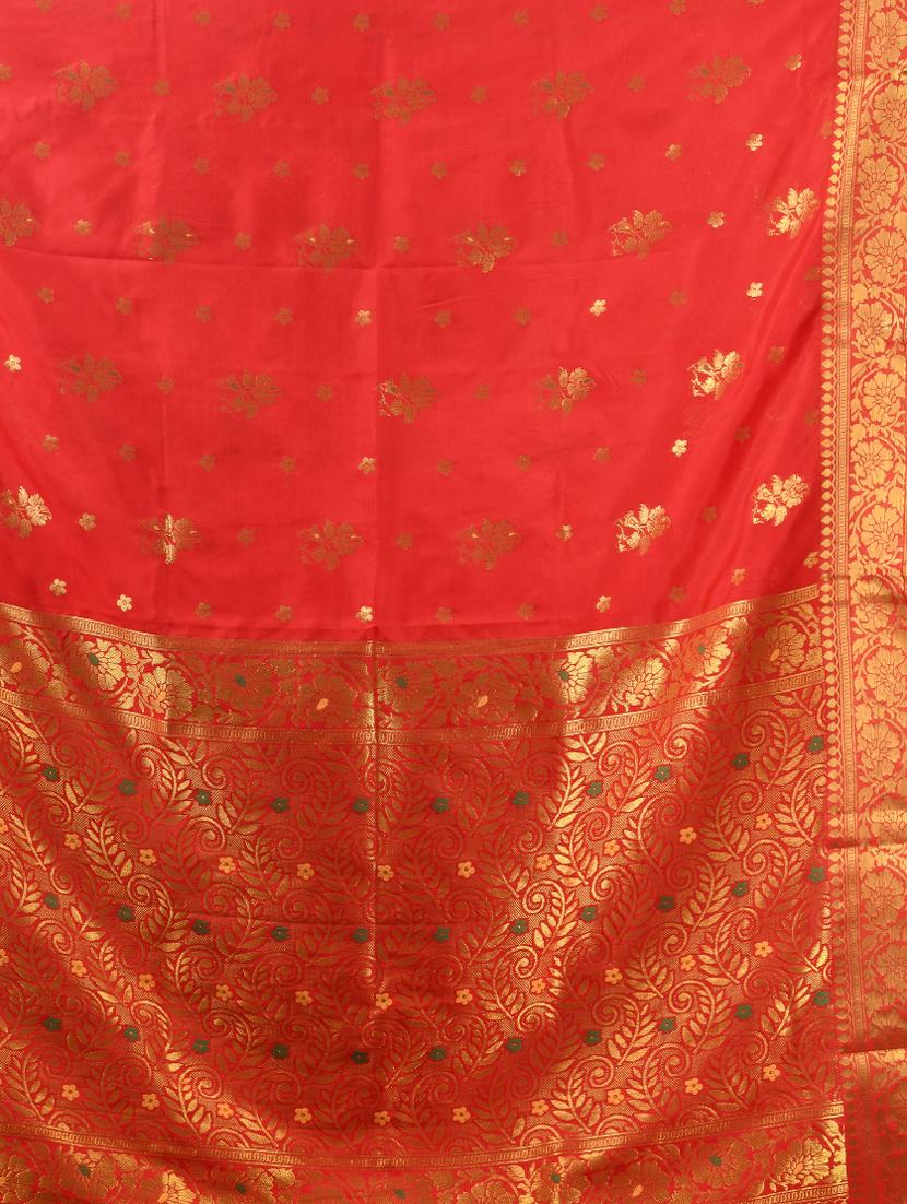 women self design bordered saree with blouse - 21839598 - Standard Image - 4