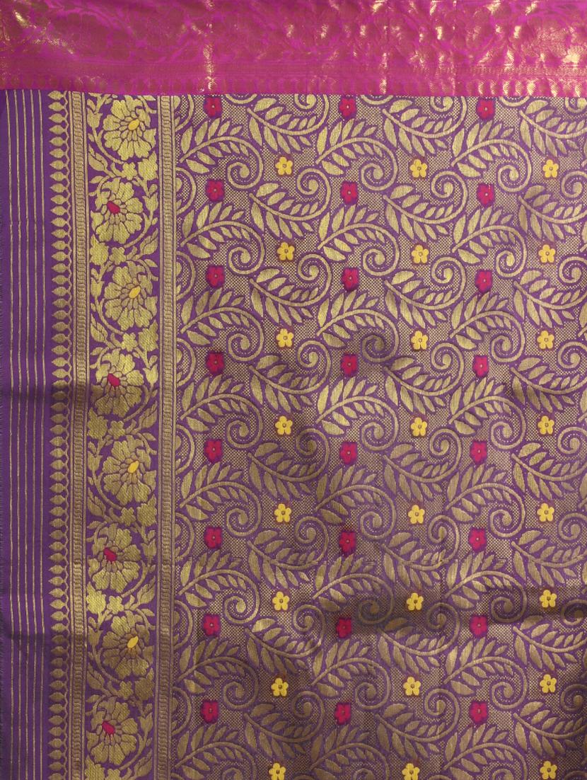 women self design bordered saree with blouse - 21839599 - Standard Image - 4