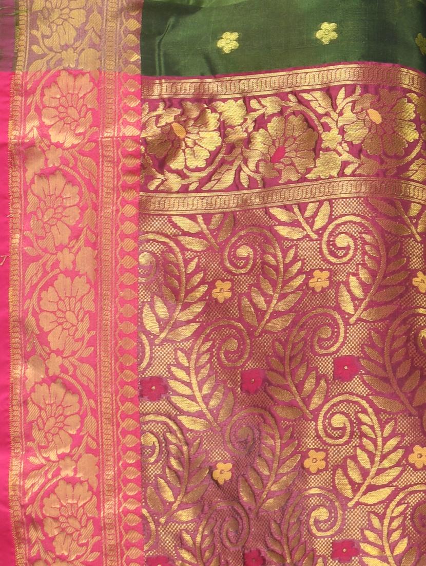 women self design bordered saree with blouse - 21839601 - Standard Image - 4