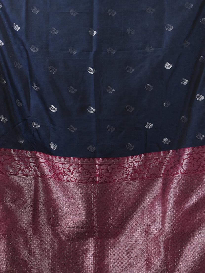 women self design bordered saree with blouse - 21839611 - Standard Image - 4