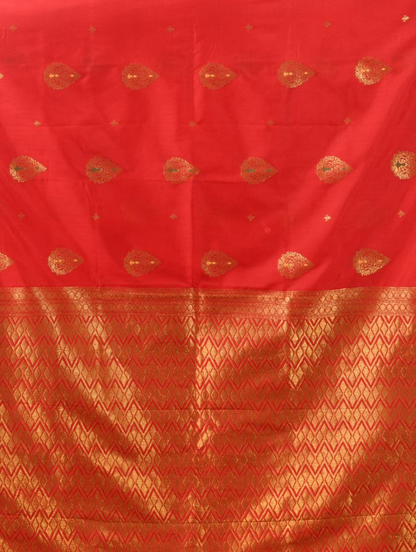women self design bordered saree with blouse - 21839618 - Standard Image - 4