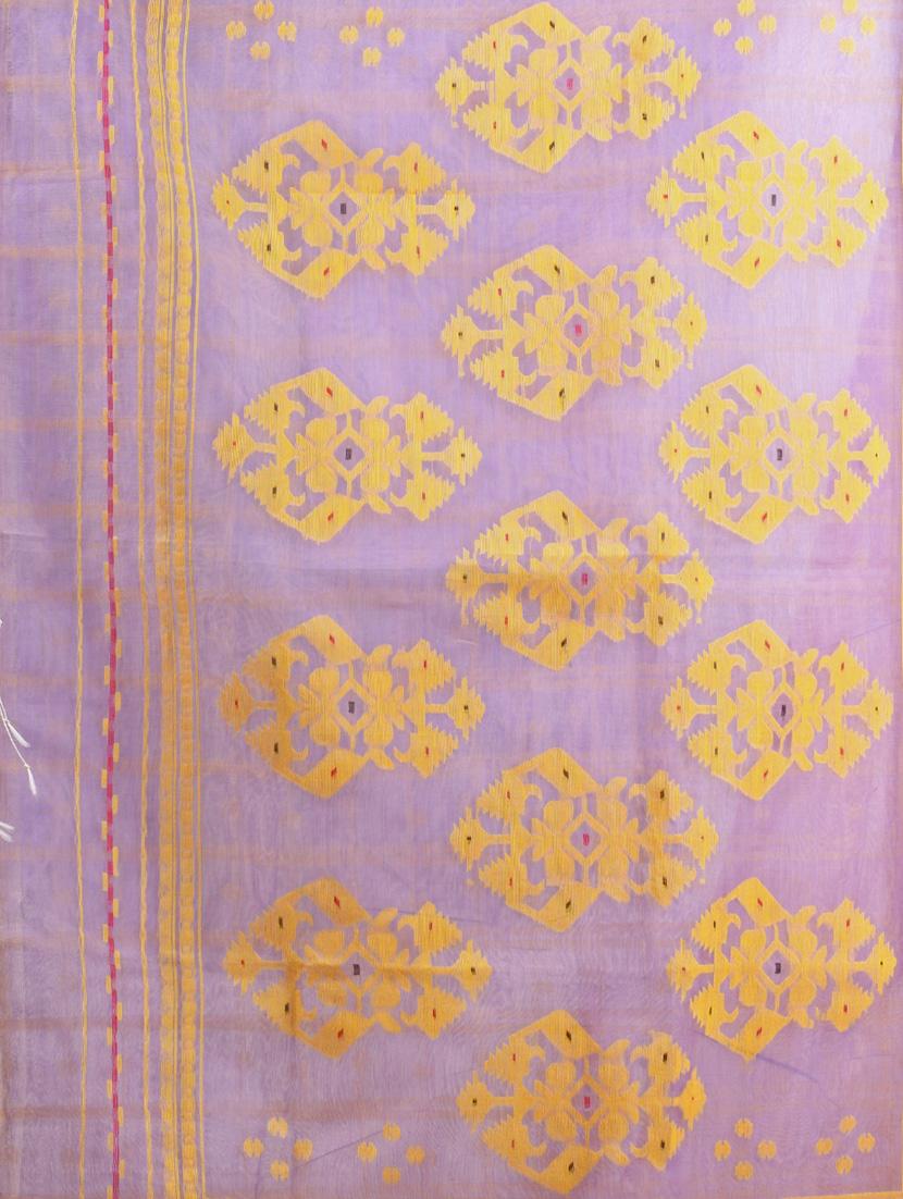 women self design handloom saree with blouse - 21839639 - Standard Image - 4