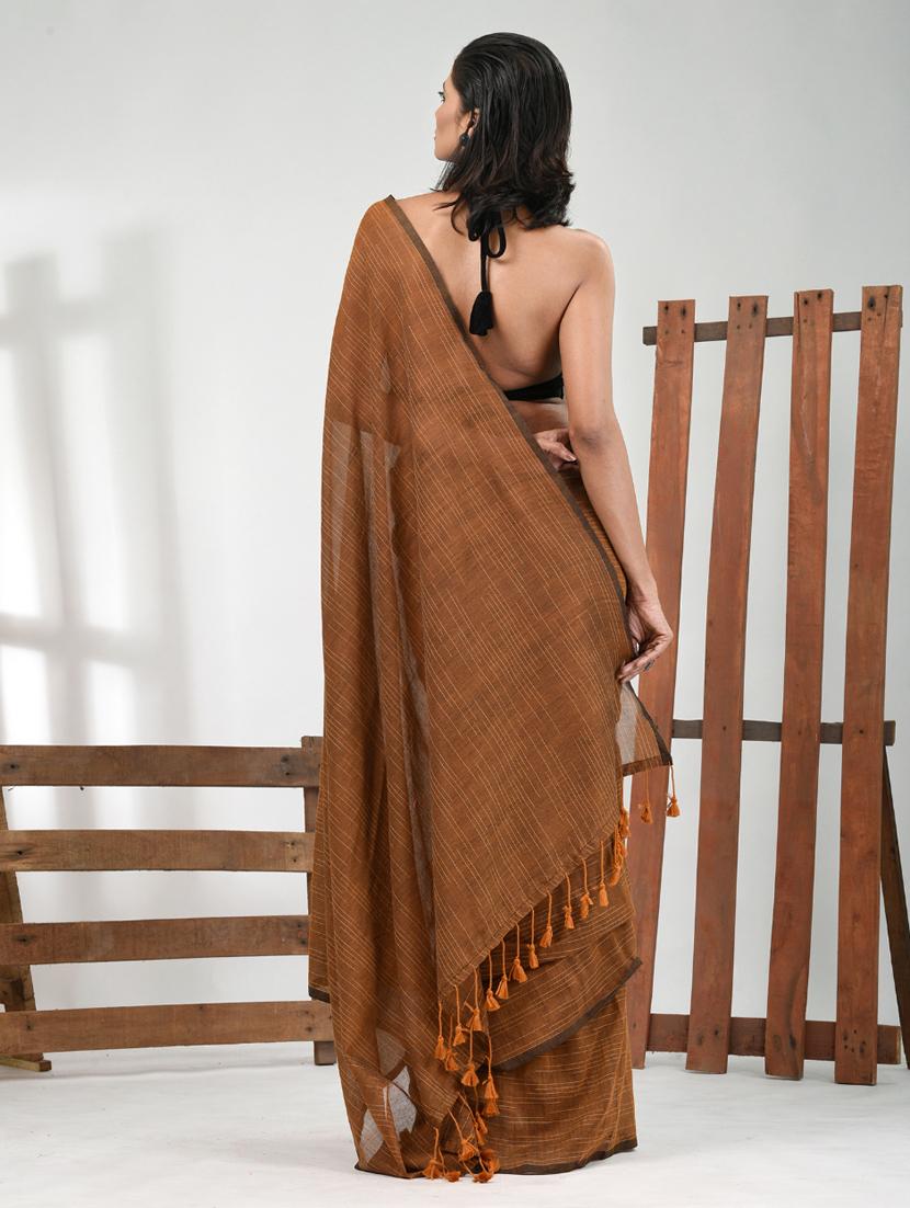 women brown handloom saree with blouse - 21839782 - Standard Image - 4