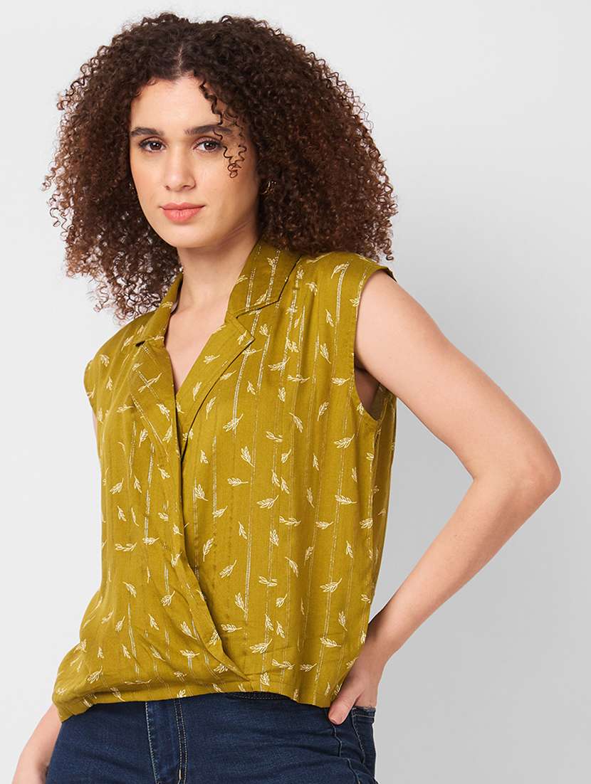 women printed laple collared sleeveless top