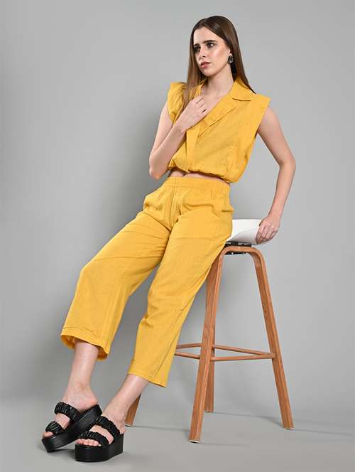 women solid lapel collar sleeveless crop top - 21840922 - Standard Image - 0