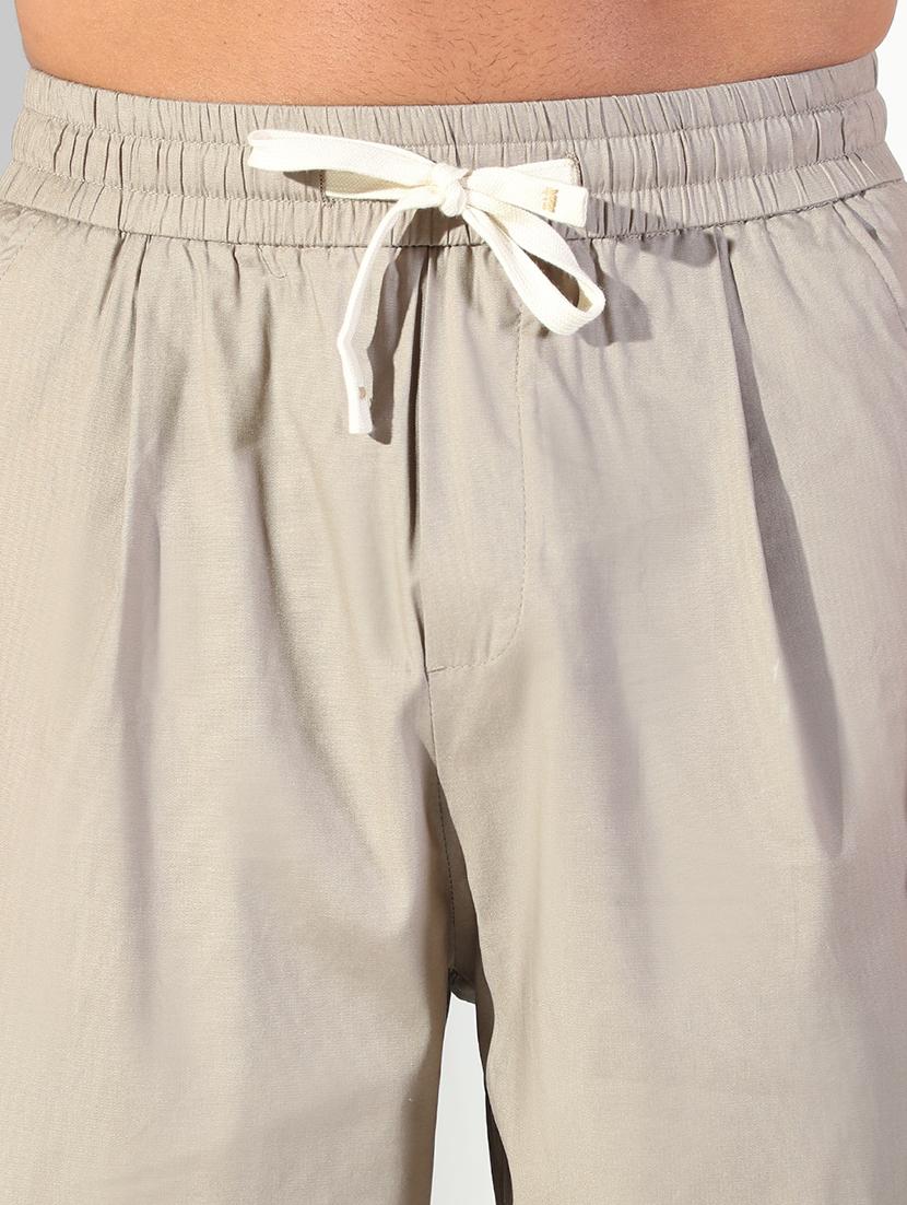 men solid low rise pleated casual trouser - 21843196 - Standard Image - 4