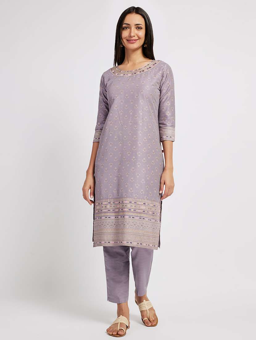 women solid three quarter sleeve a-line kurta