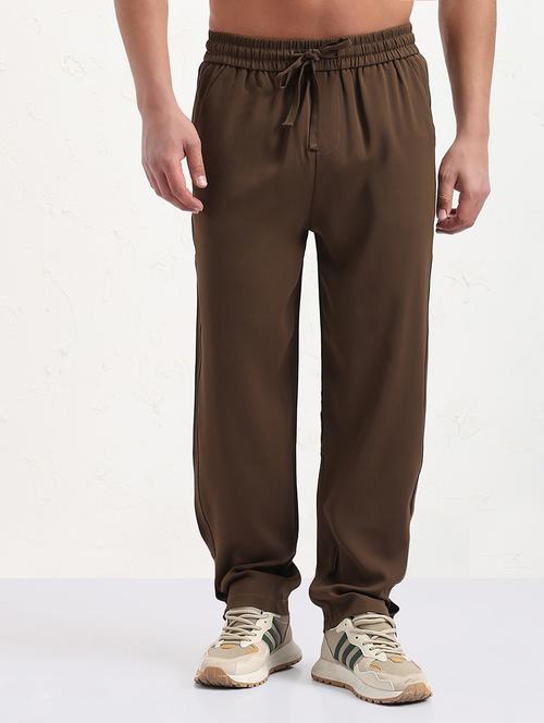 men brown solid ragular fit low rise casual trouser - 21843941 - Standard Image - 0