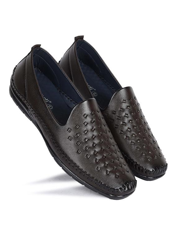 men brown slip on juti - 21853565 - Zoom Image - 0