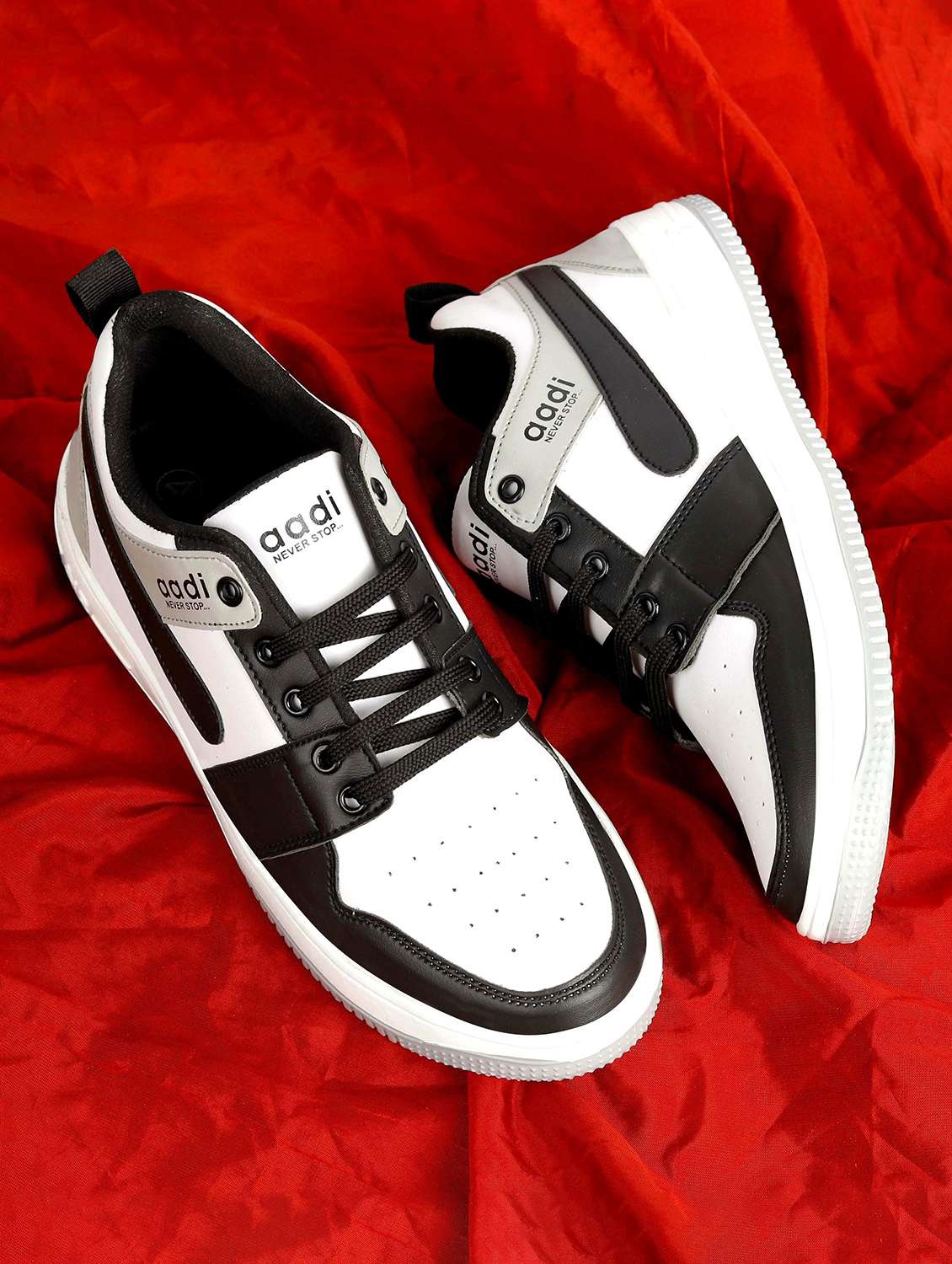 men white lace up sneaker