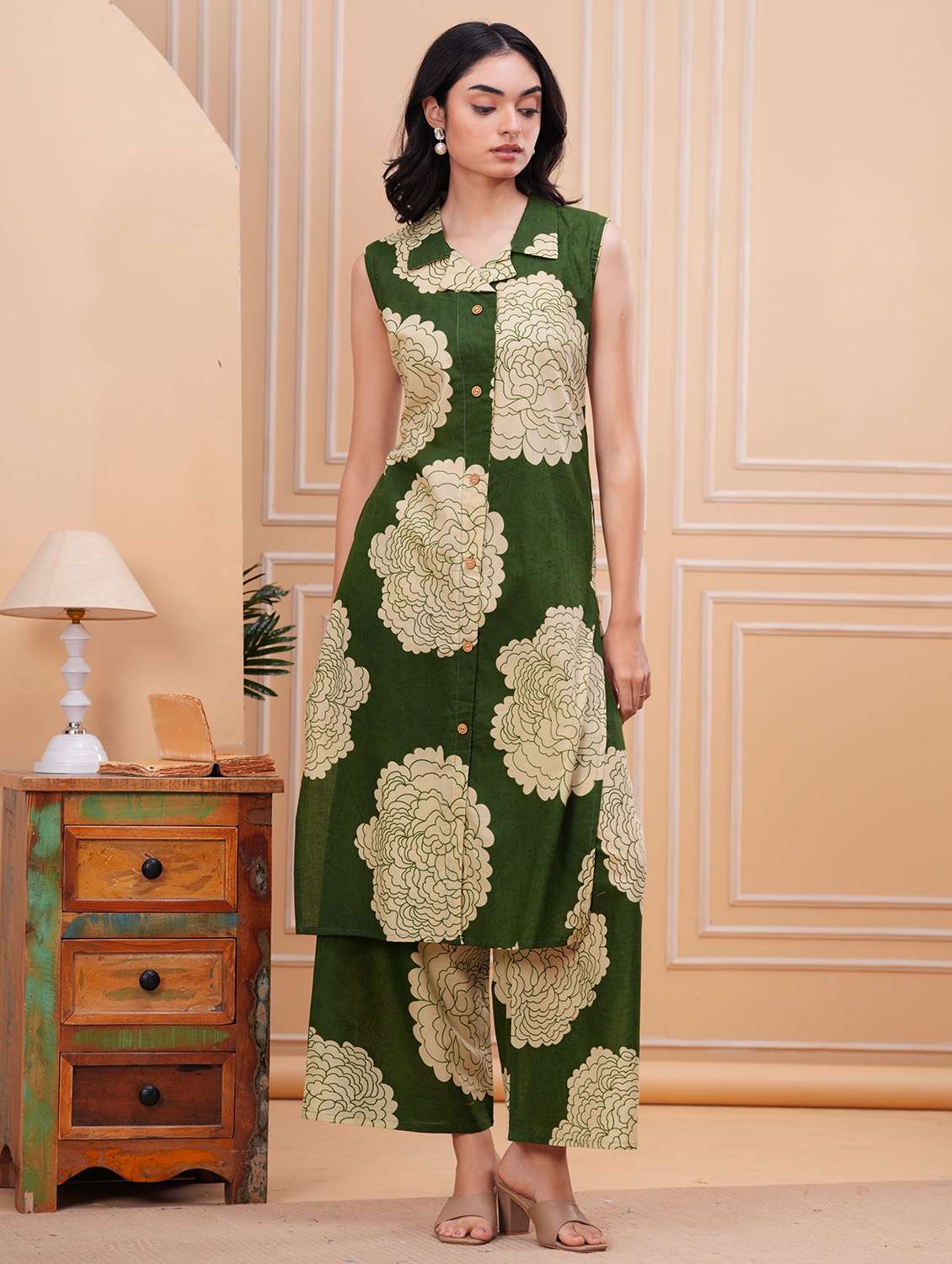 women printed sleeveless kurta palazzo set - 21854067 - Standard Image - 4