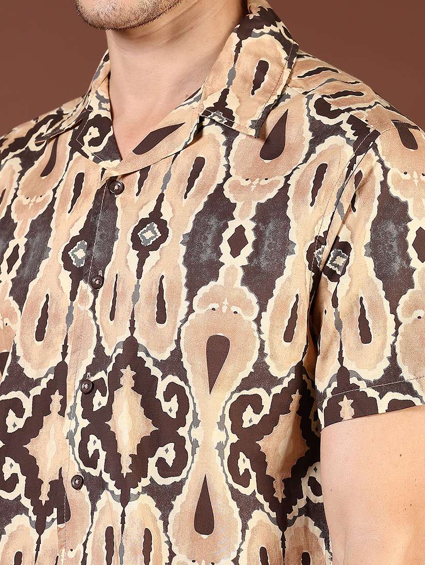 men printed cuban collared short sleeve shirt - 21854310 -  Standard Image - 4