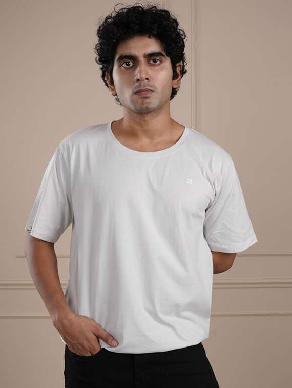 men white solid short sleeve regular fit t-shirt - 21854325 -  Zoom Image - 0
