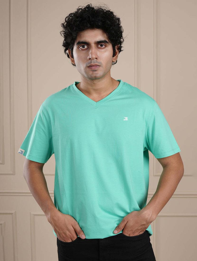 men green solid short sleeve regular fit t-shirt - 21854337 - Zoom Image - 0