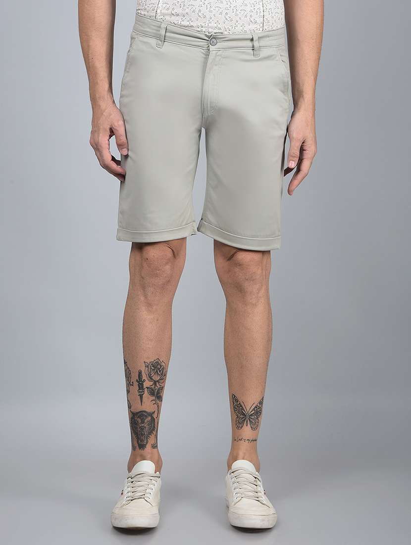 men solid mid rise slim fit short