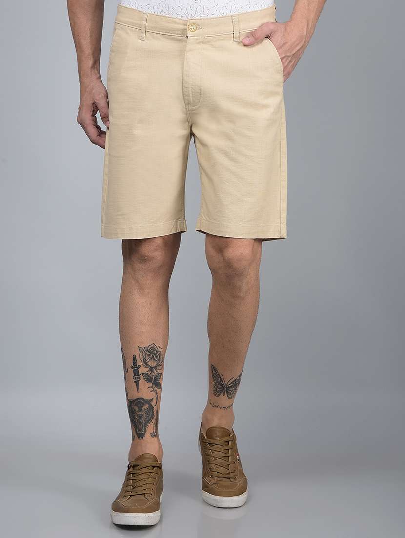 men solid mid rise shorts