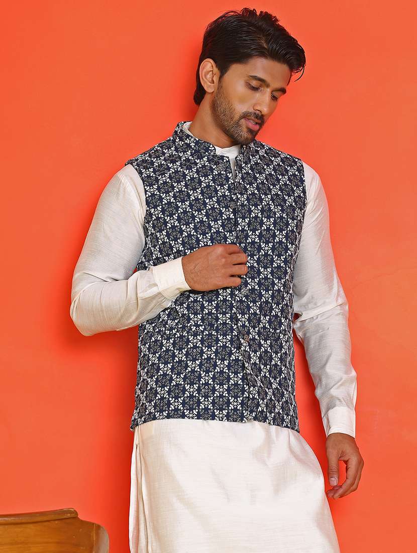 men mandarin neck kurta pyjama with jacket ethnic wear set - 21866026 -  Standard Image - 4