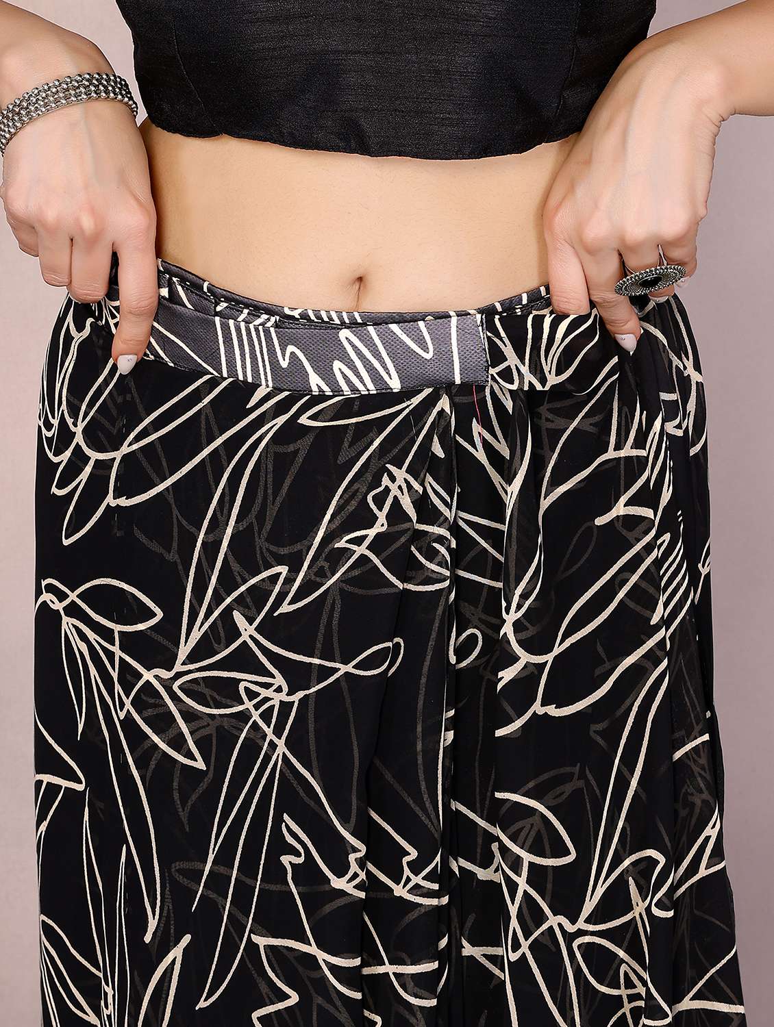 women printed ready to wear saree with blouse - 21866046 -  Standard Image - 4