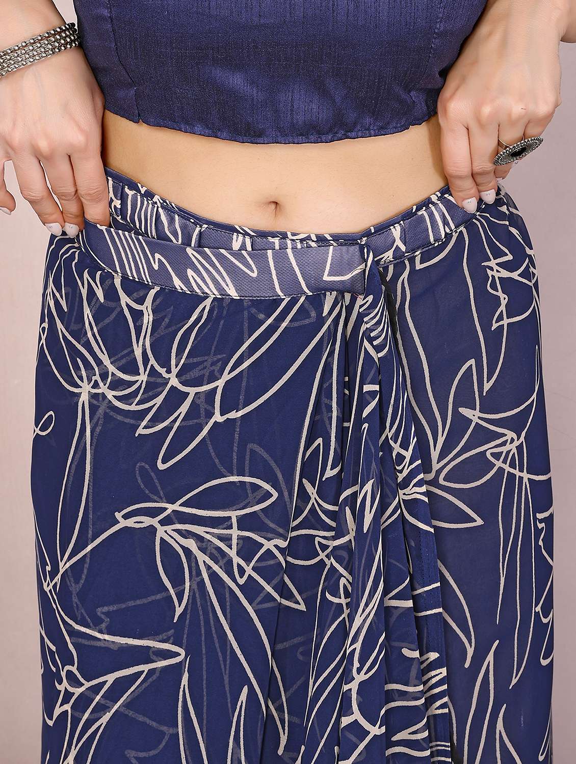 women printed ready to wear saree with blouse - 21866047 -  Standard Image - 4