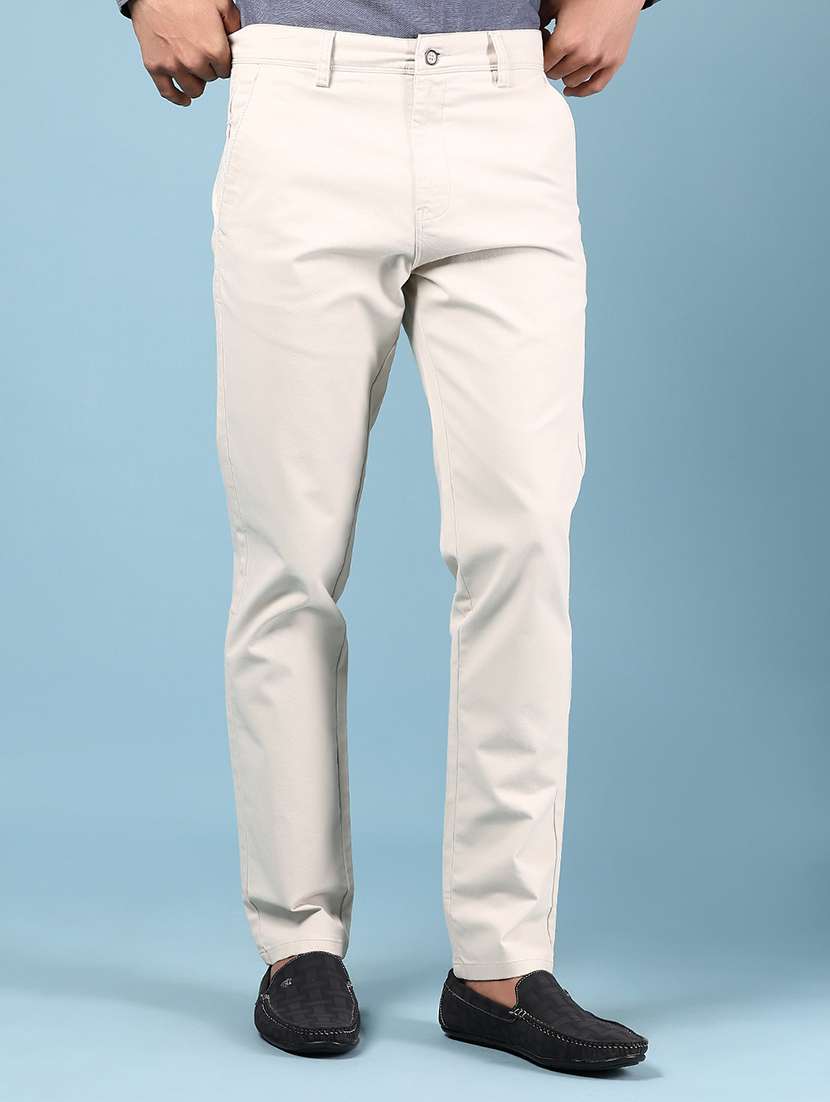 men cream solid mid rise chinos