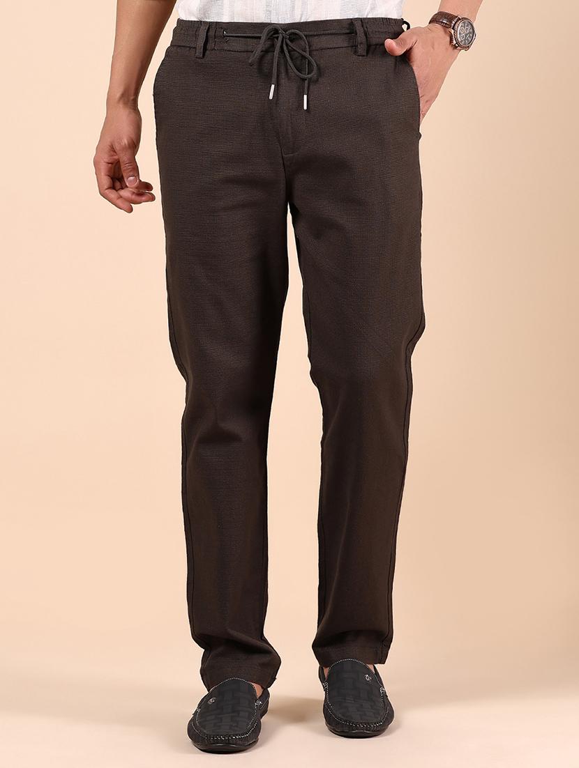 men solid mid rise straight fit chinos 