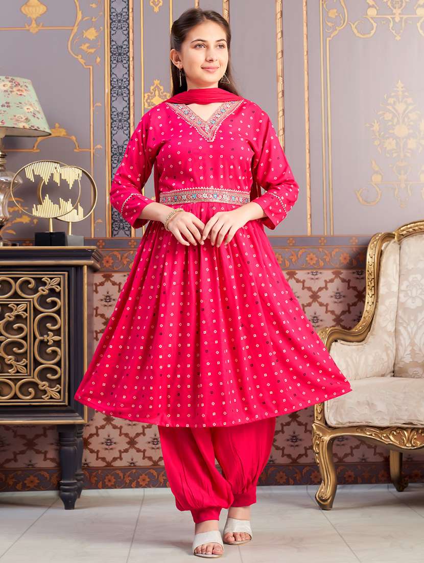 girls three quarter sleeve kurta salwar with dupatta set