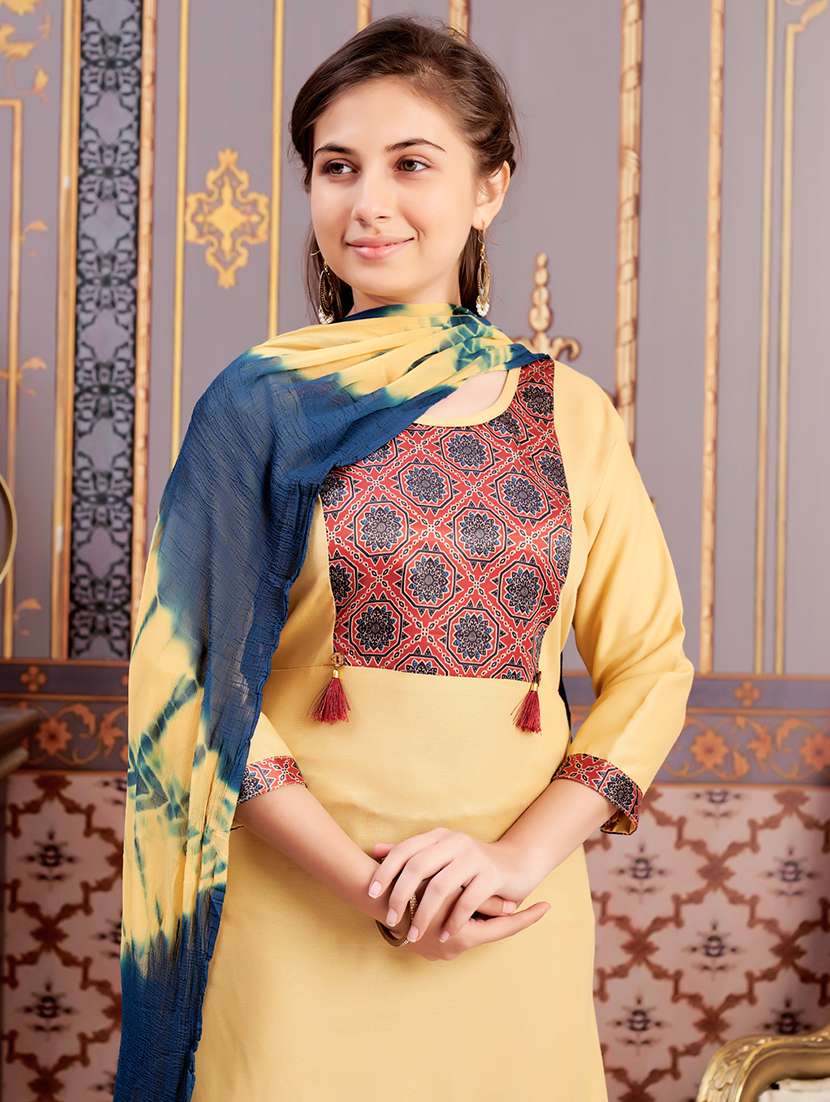 girls three quarter sleeve kurta pant with dupatta set - 21874823 - Standard Image - 4