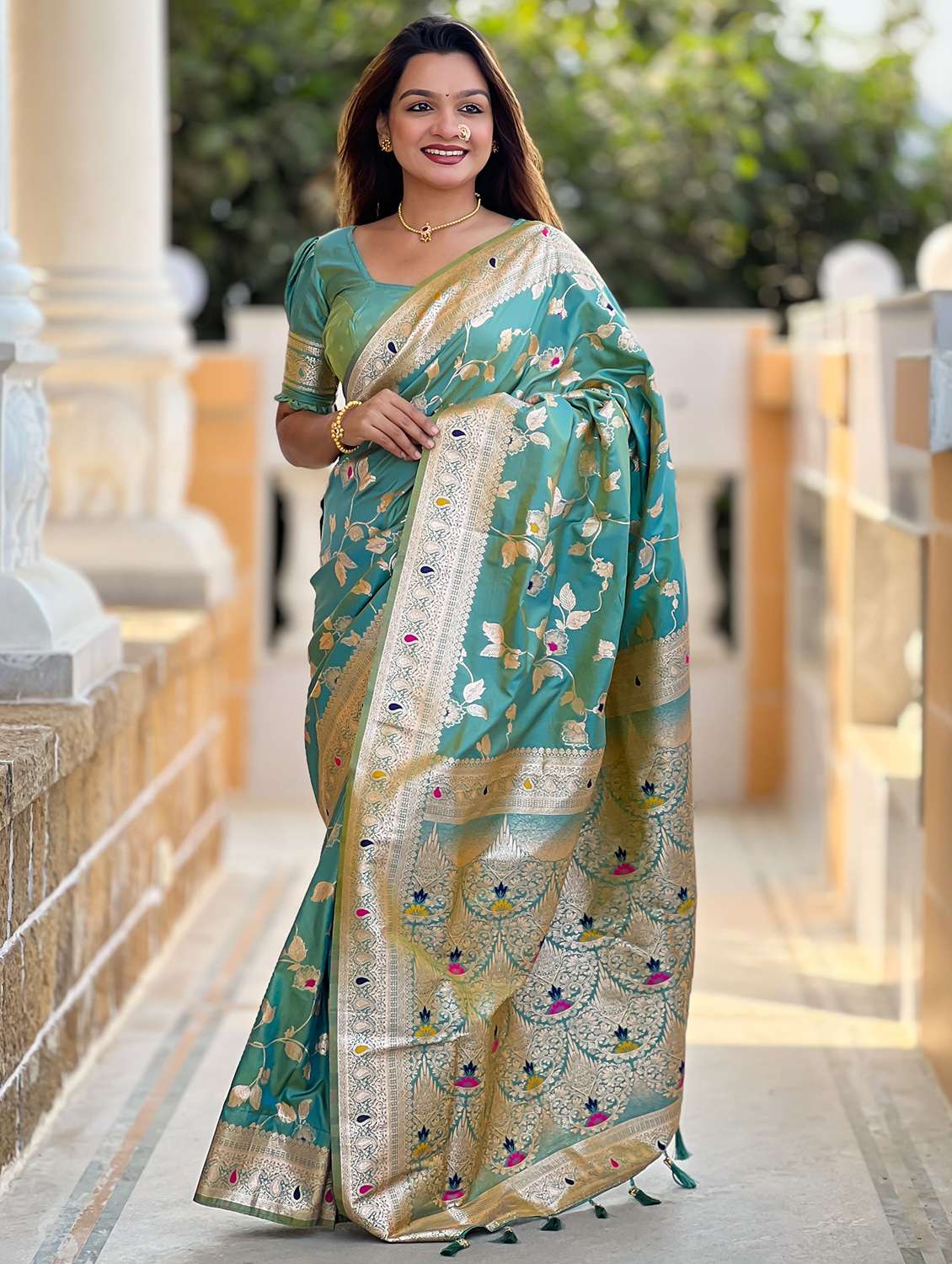 women self design banarasi saree with blouse