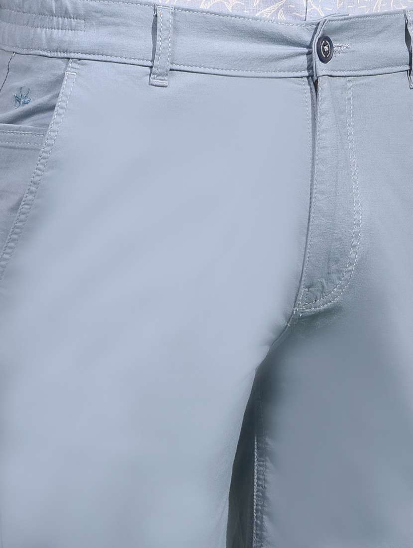 men light blue solid mid rise slim fit short - 21881378 -  Standard Image - 4