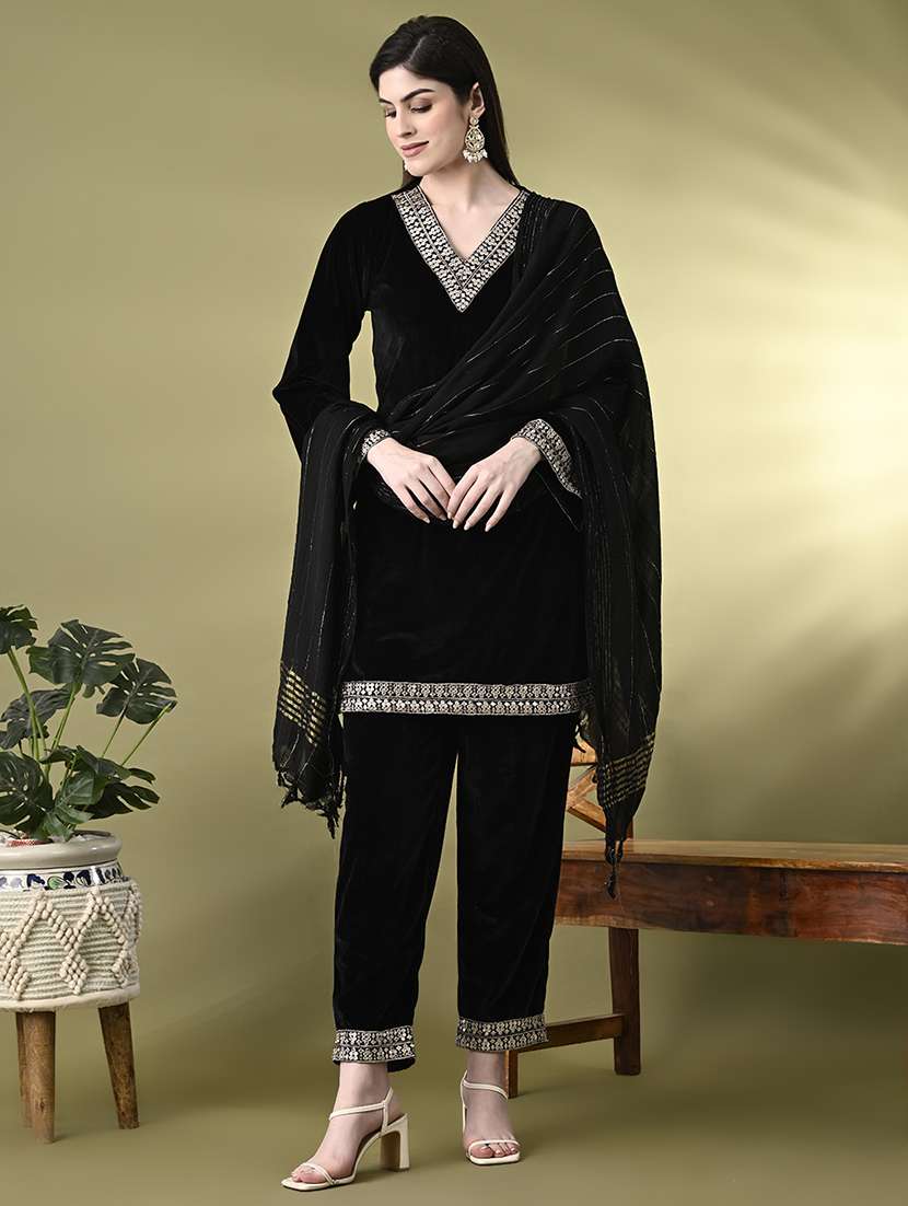women lace detailed kurta pant with dupatta  - 21899137 -  Standard Image - 4