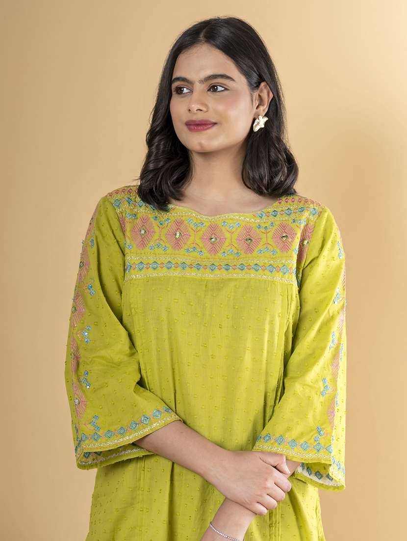 women embroidered three quarter sleeve straight kurta - 21901391 -  Standard Image - 4