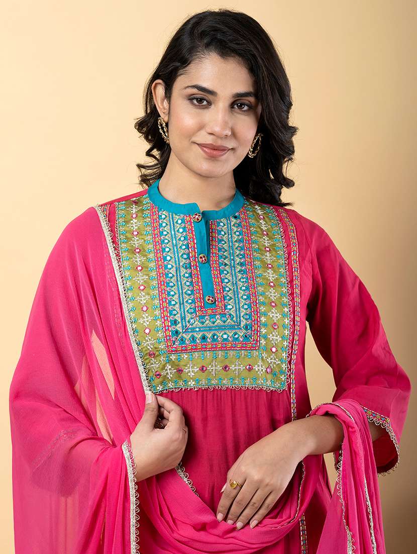 women three quarter sleeve kurta pant with dupatta set - 21901521 -  Standard Image - 4