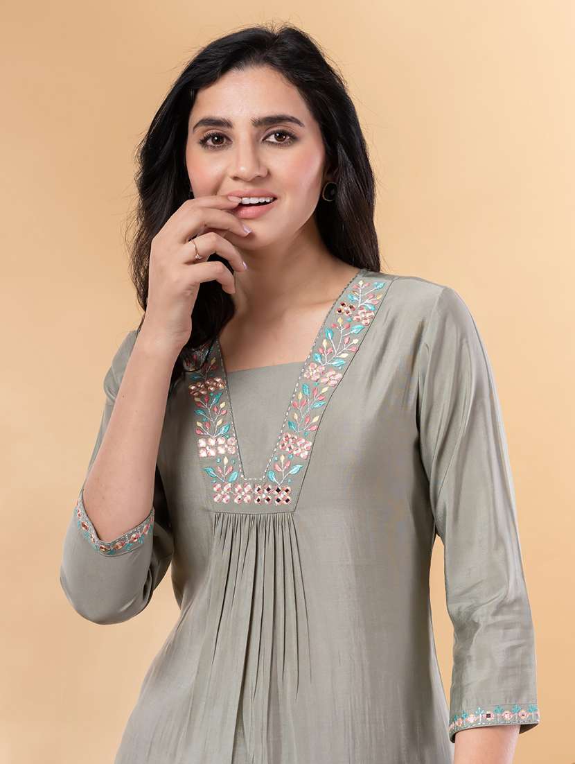 women three quarter sleeve kurta pant set - 21901538 -  Standard Image - 4