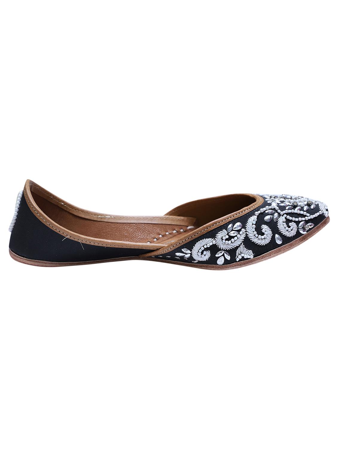 women handmade embroidered punjabi jutti - 21904339 -  Standard Image - 1