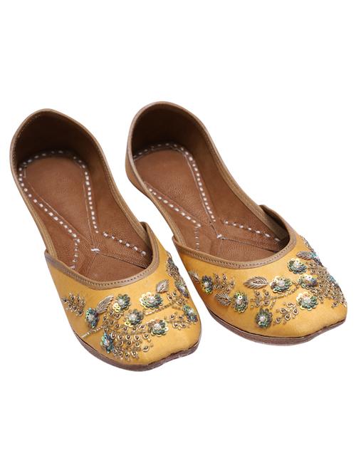 women handmade embroidered punjabi jutti - 21904343 -  Standard Image - 0