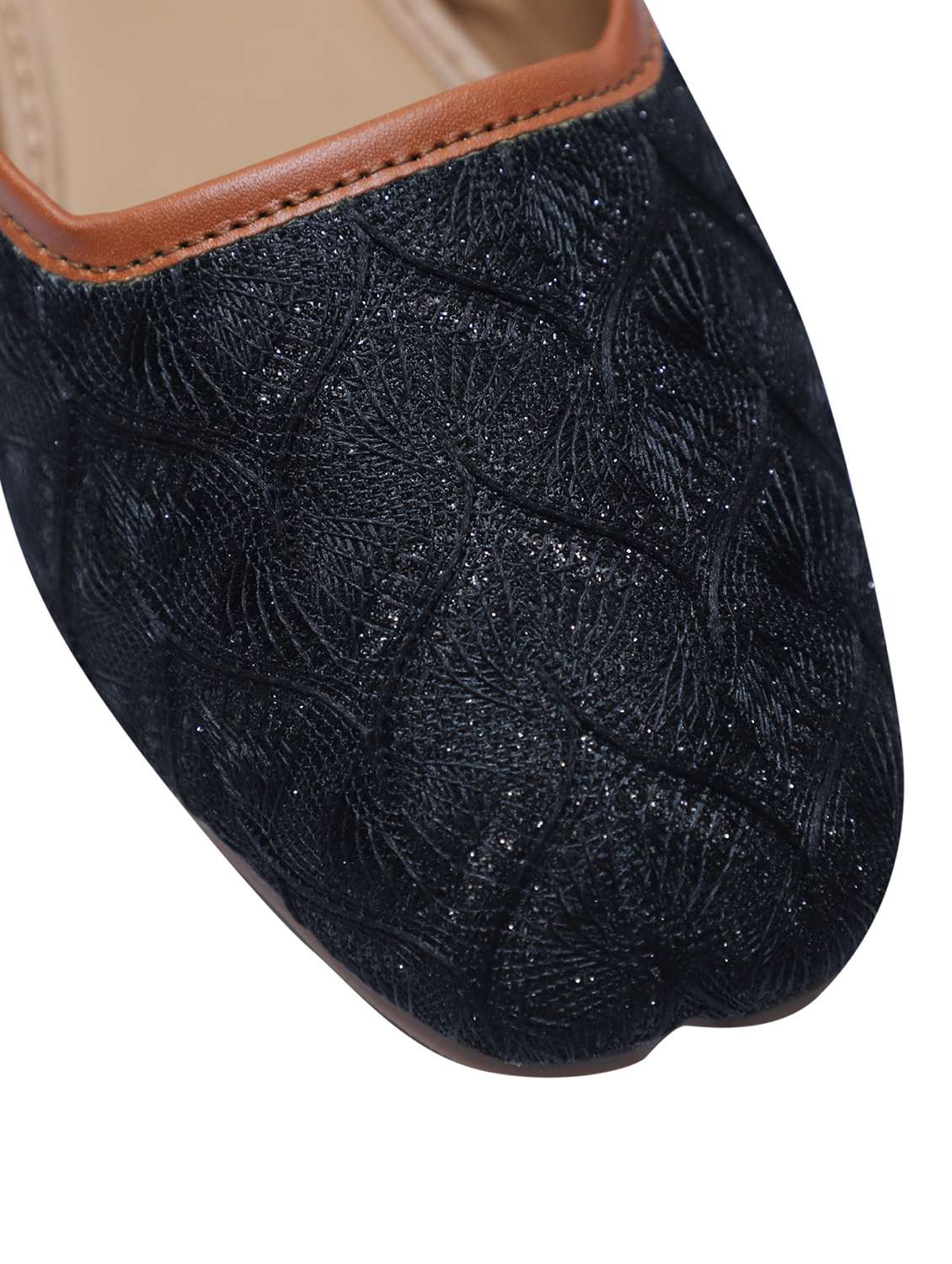 women handmade textured fabric jutti - 21904365 -  Standard Image - 4