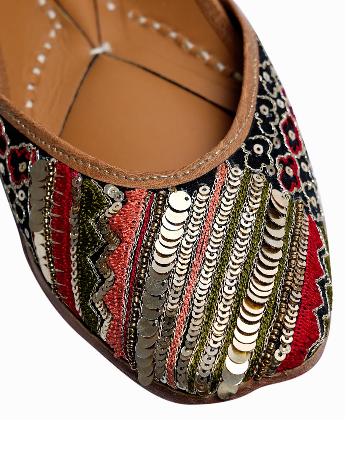 women handmade embroidered punjabi jutti - 21904376 - Standard Image - 4