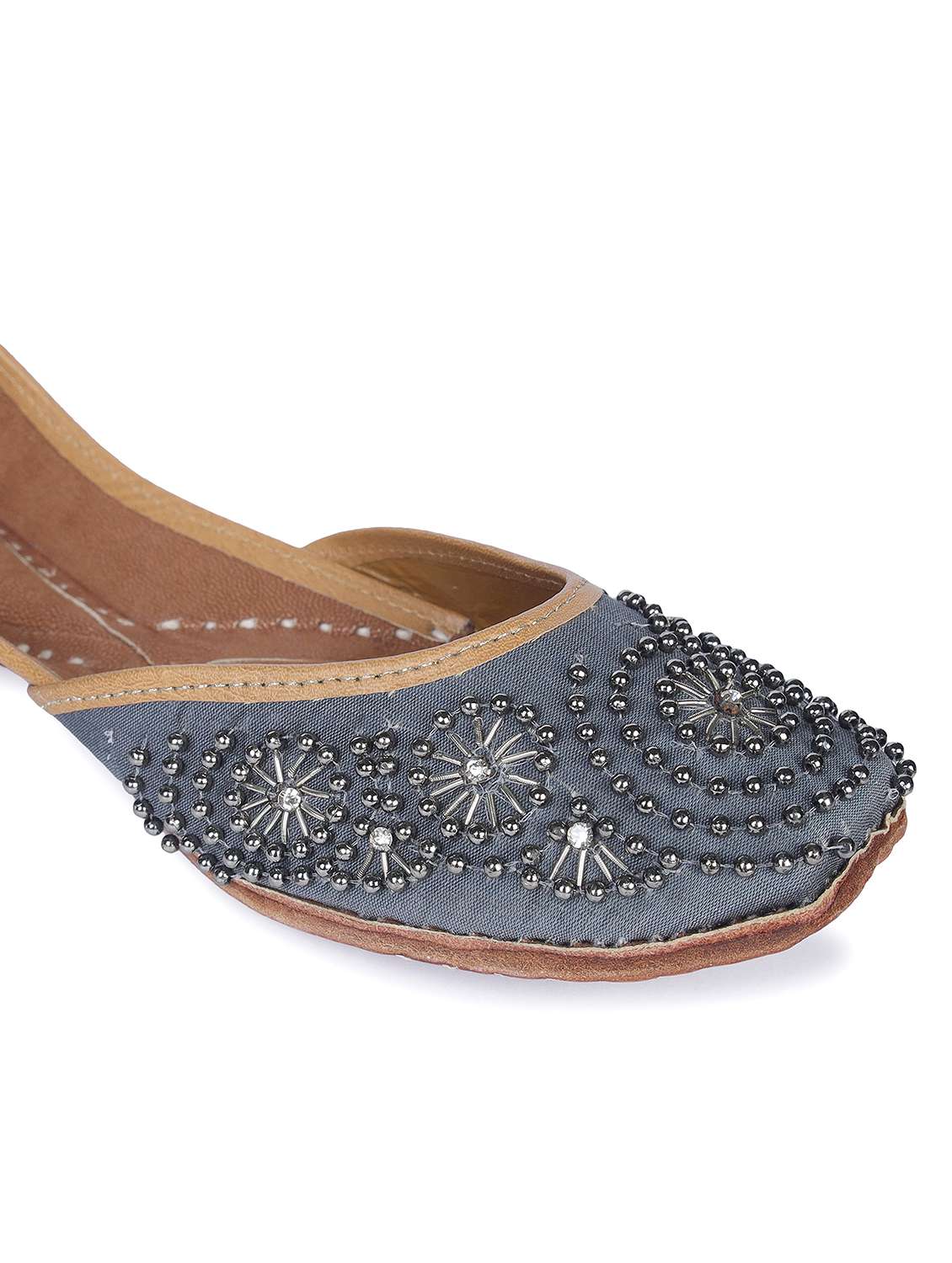 women handmade embroidered punjabi jutti - 21904387 -  Standard Image - 4