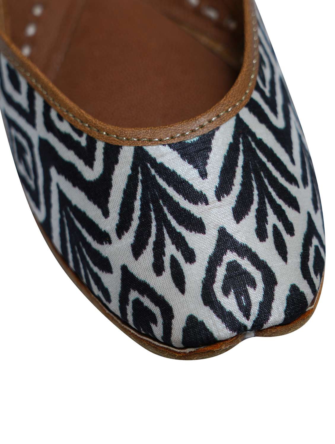 women handmade printed fabric punjabi jutti - 21904397 -  Standard Image - 4