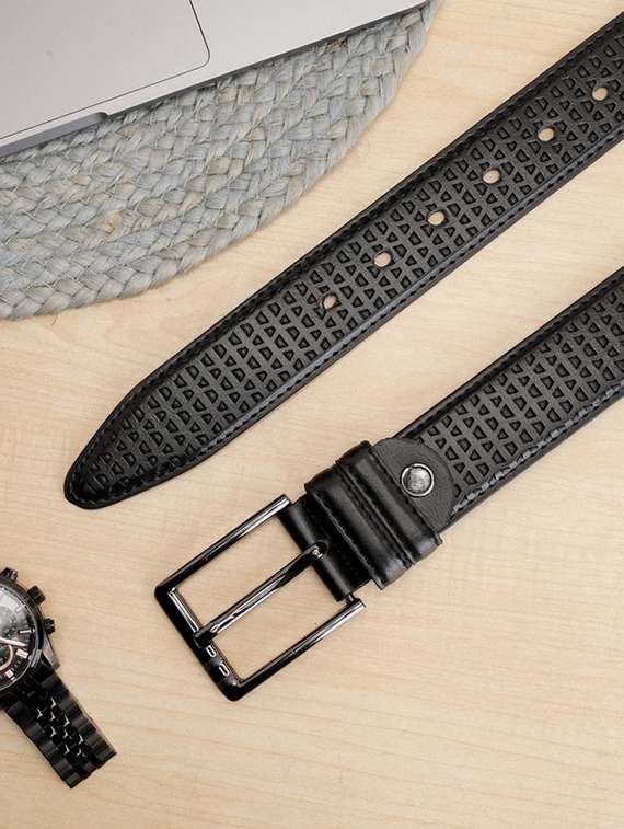 men black textured belt - 21904595 -  Standard Image - 1