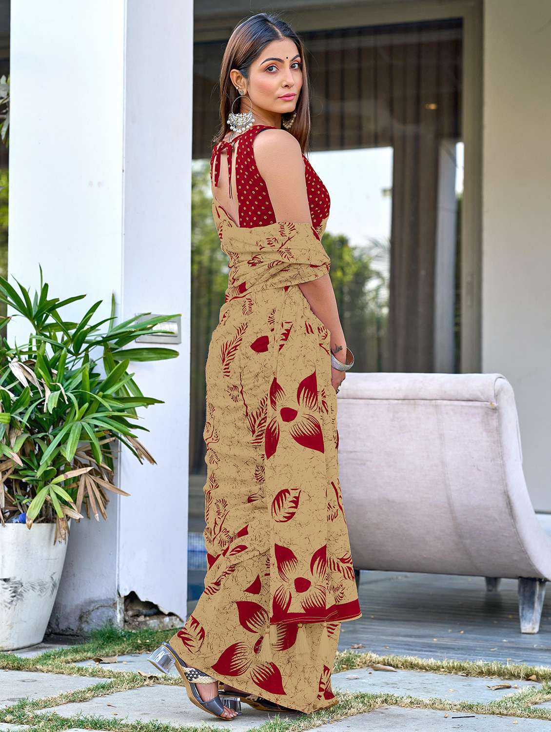 women printed casual wear saree with blouse - 21905305 -  Standard Image - 1