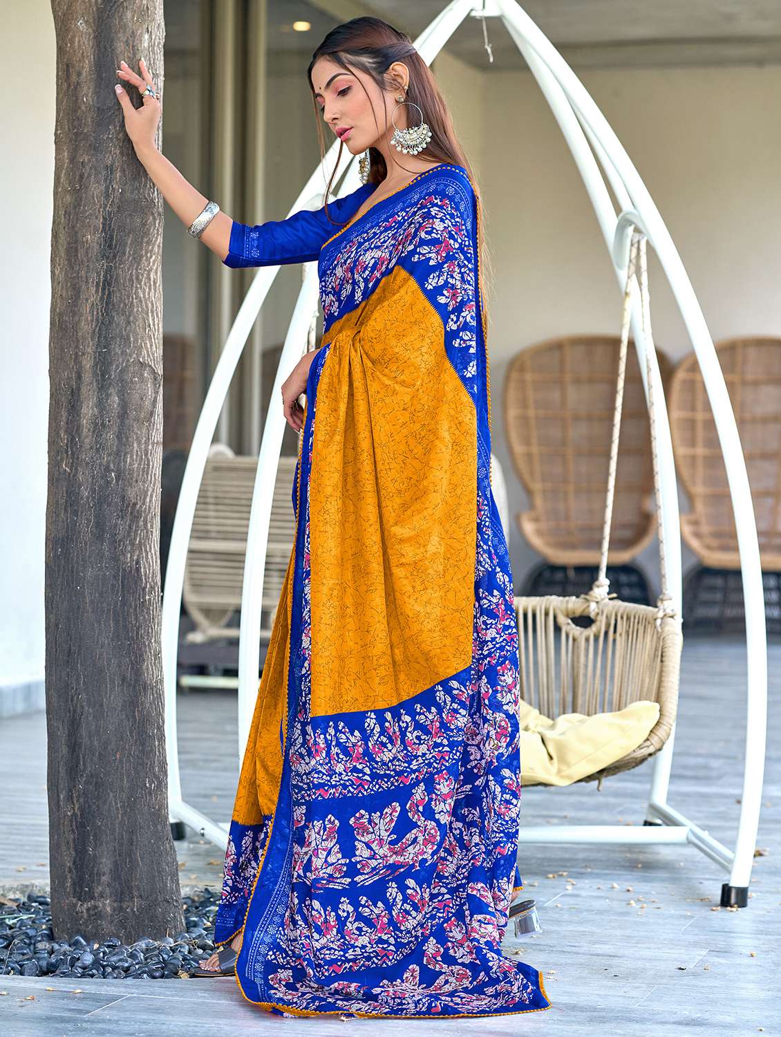 women printed casual wear saree with blouse - 21905315 -  Standard Image - 1